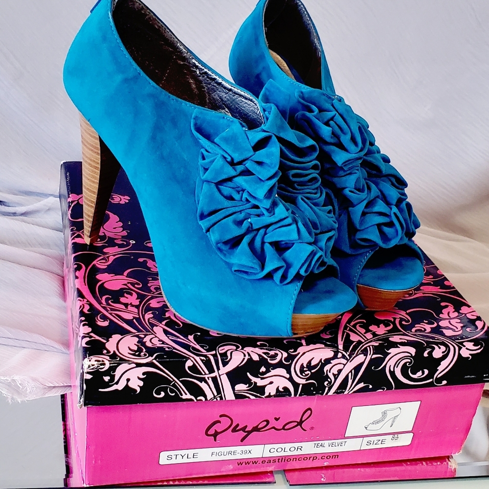 Qupid Ruffle Peep Toe Booties